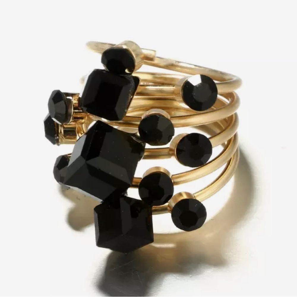 Black stone ring cluster on gold layered ring - costume jewelry - size 8 - Picture 3 of 10